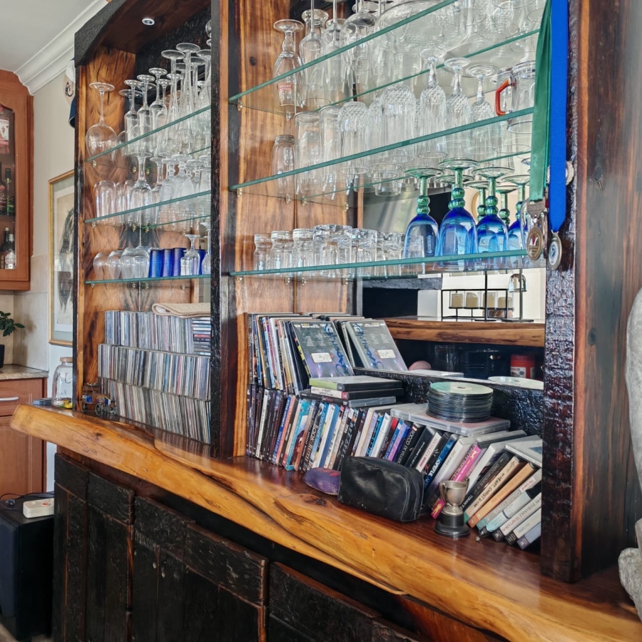 5 Bedroom Property for Sale in Avonddans Western Cape